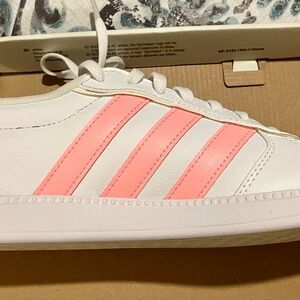 Adidas Women's Sneakers in White and Pink